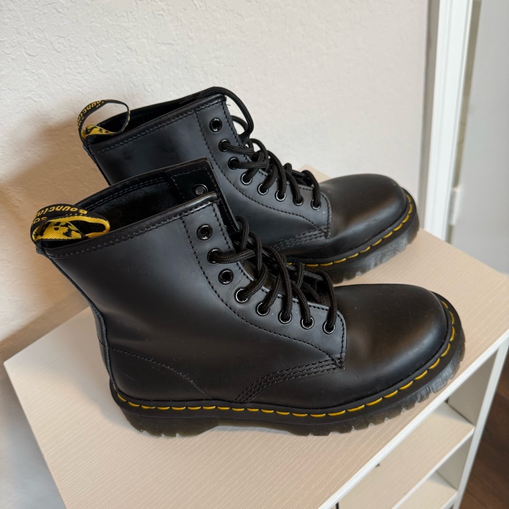 Dr. Martens Black Leather Boots Brand New Never Worn Size 7 - Picture 2 of 8